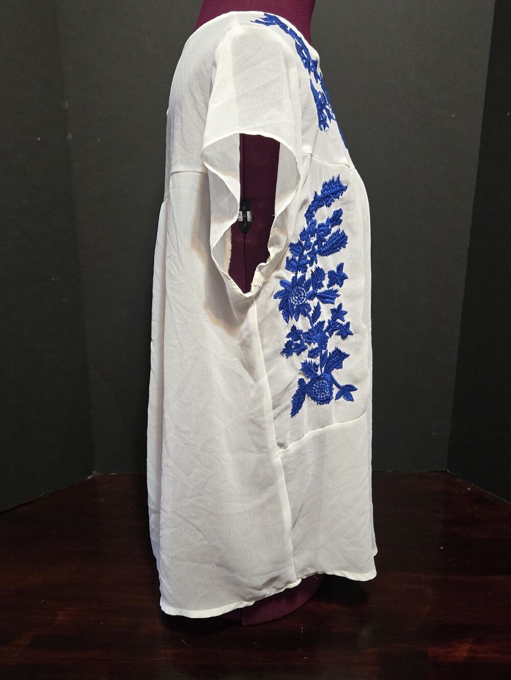 Blue and white Embroidered BOHO flowy bohemian top cap sleeve - Picture 4 of 8